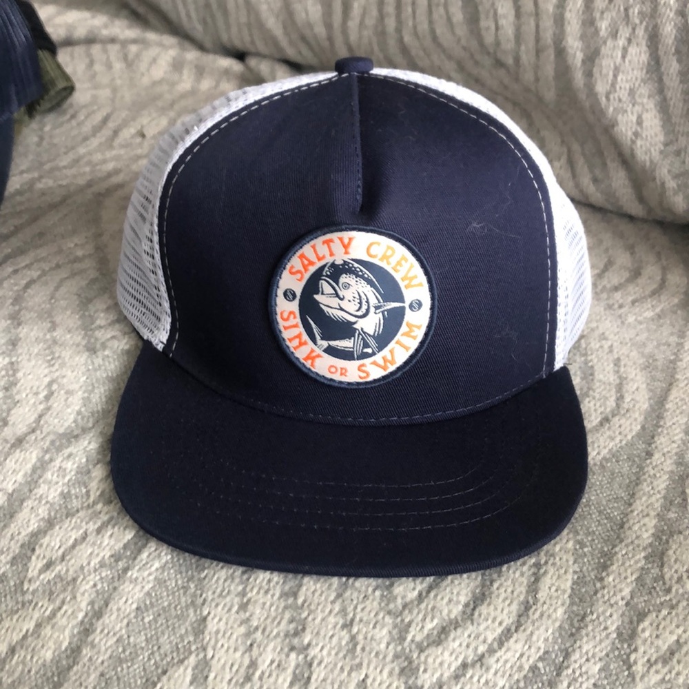 Salty crew hat nearly new